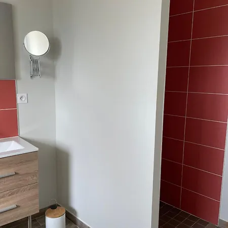 Champetre Aux Portes Du Mans Avec Jardin, Parking Et Terrasse - Fr-1-410-439 بيت للعطل