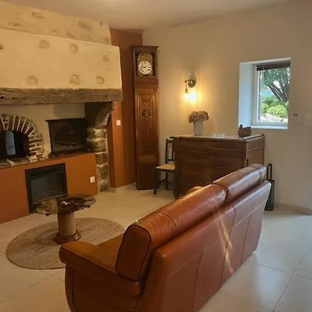 Champetre Aux Portes Du Mans Avec Jardin, Parking Et Terrasse - Fr-1-410-439 بيت للعطل *