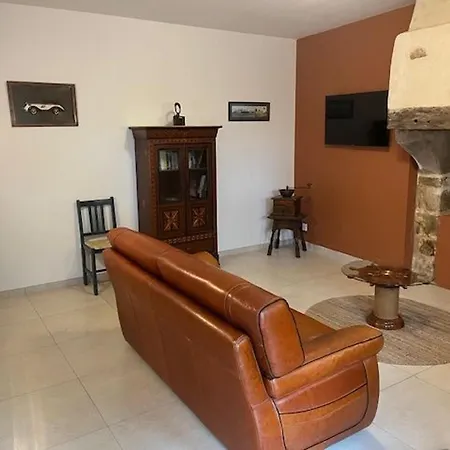 Champêtre Aux Portes Du Mans Avec Jardin, Parking Et Terrasse - Fr-1-410-439 Coulaines